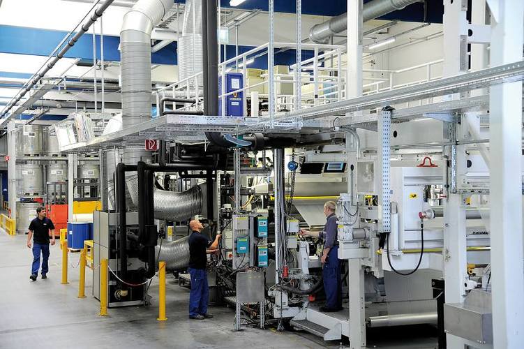 奥芬堡工厂开始应用德莎开发的一项全新无溶剂生产技术.